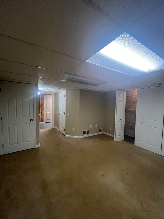 Building Photo - 71 Broxbourne Dr