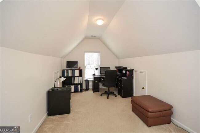 Building Photo - 305 Collegiate Dr