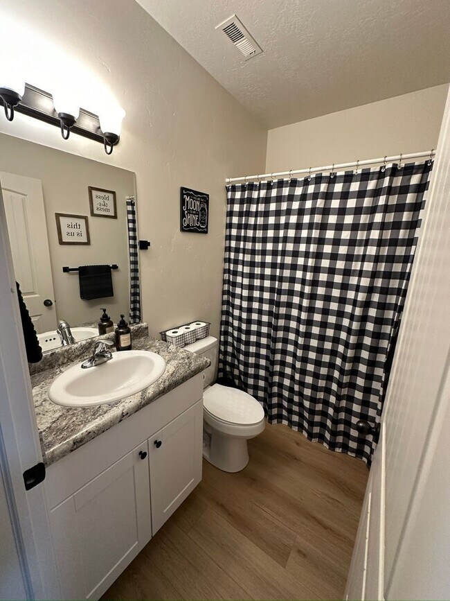 Building Photo - 896 S 110 W