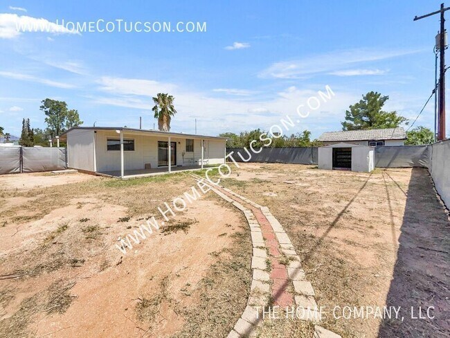 Building Photo - 3966 E Sylvane Dr
