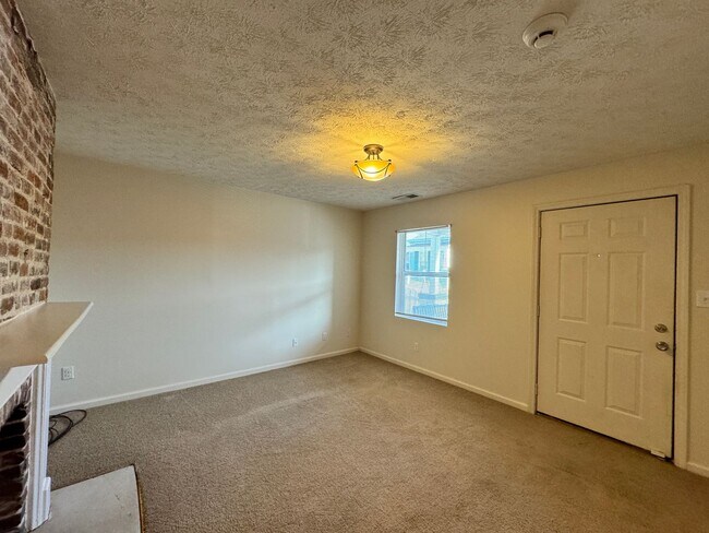 Building Photo - 704 Chinn Ave