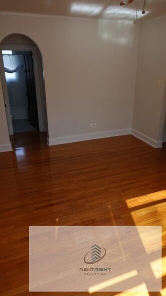 Building Photo - 4101 W Belmont Ave