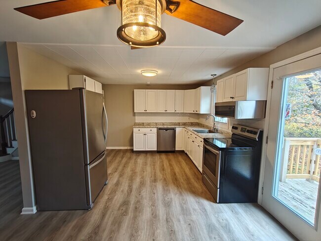 Building Photo - 700 High Street Ext