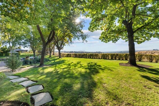 Building Photo - Fully Furnished Luxury Estate in Boise's Lower Highlands