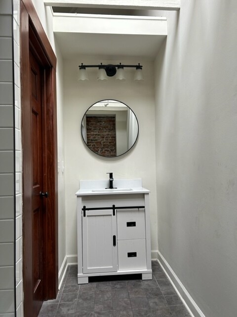 New vanity - 179 E Kossuth St