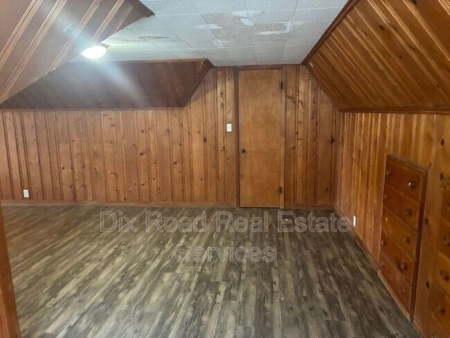 Building Photo - 112 Iroquois Ave