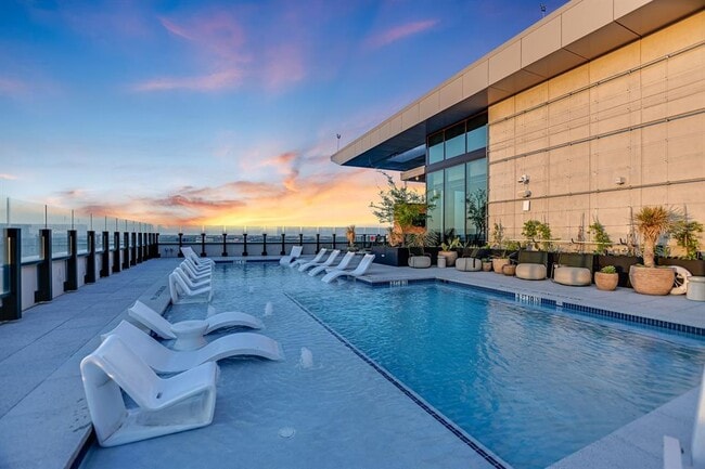 Building Photo - 84 East Ave