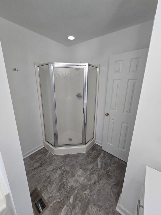 Building Photo - 3 bedroom rancher  in City of Colonial Hei...
