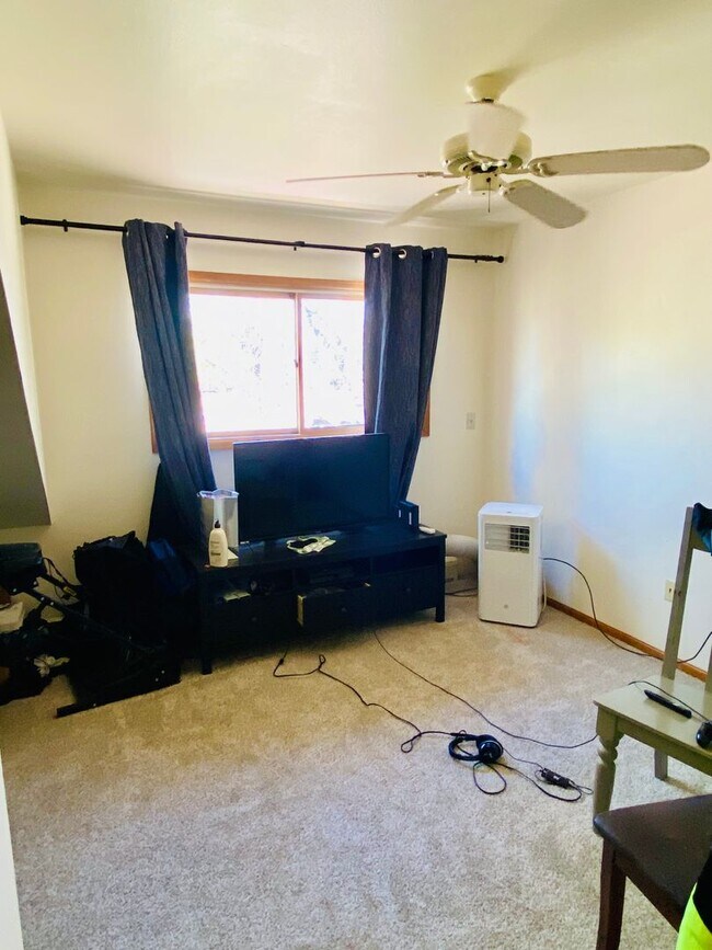 Building Photo - Fun and Funky Tri-Level Townhouse in Northeast Boulder, CO