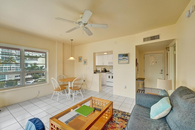 Building Photo - 341 N Birch Rd