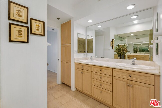 Building Photo - 2920 Neilson Wy