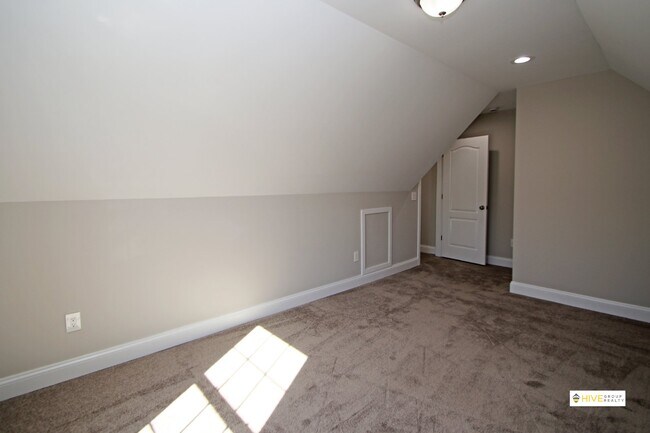 Building Photo - Upscale rental in Harrisonburg!