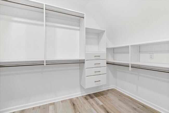 Building Photo - "Spacious 4-Bed Oasis with Guest Suite on Johns Island - Your Dream Home Awaits!"