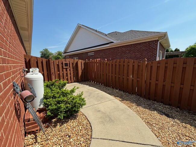 Building Photo - 15110 Lakeside Trail SW