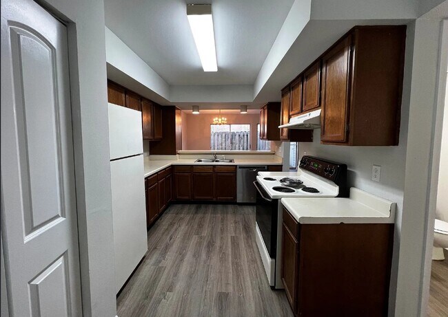 Building Photo - 6701 Dickens Ferry Rd
