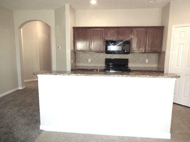 Building Photo - 135 Voyager Cv