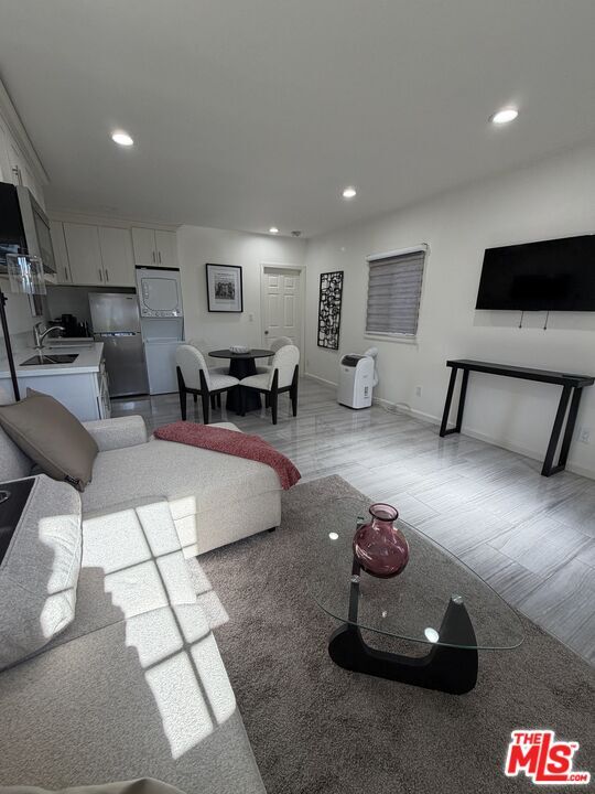 Building Photo - 602-6025 N Maple Dr