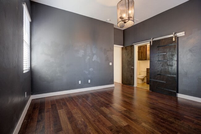 Building Photo - Modern 3-Bedroom Duplex Near OU Health Center and Okana Resort