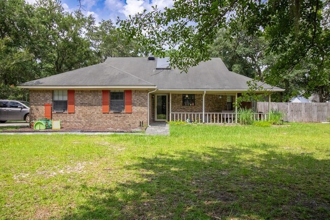 Building Photo - 21 Pinewood Ln