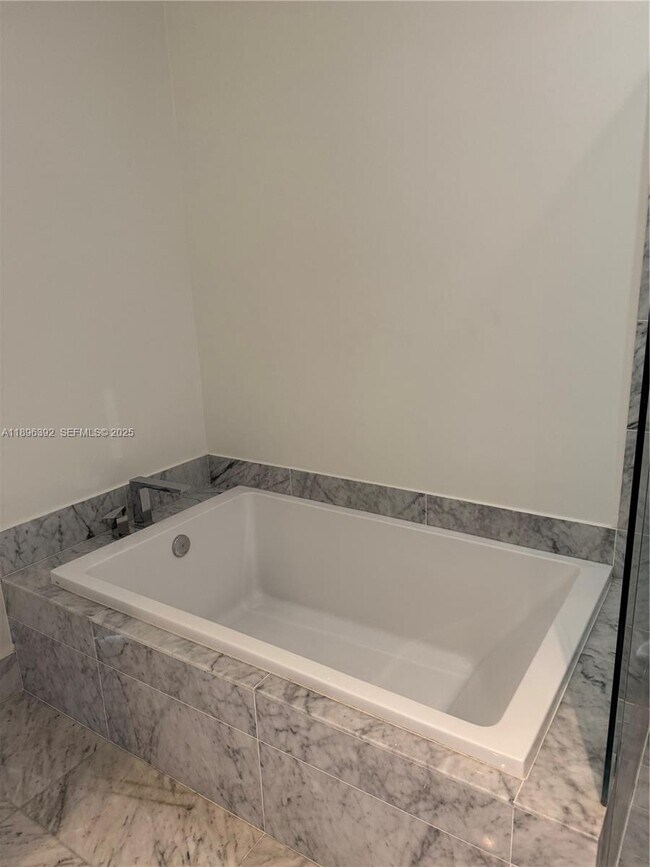 Building Photo - 801 S Miami Ave