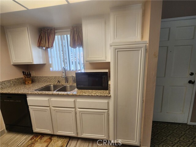 Building Photo - 2230 S Palm Canyon Dr