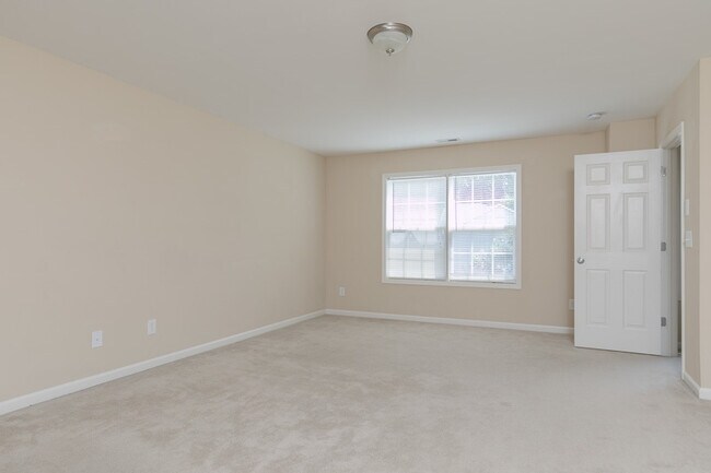 Building Photo - Spacious 6-Bedroom Home in Desirable Latta...