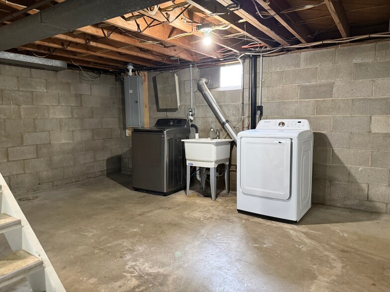 Washer and dryer in basement - 818 Wyoming Pl NE
