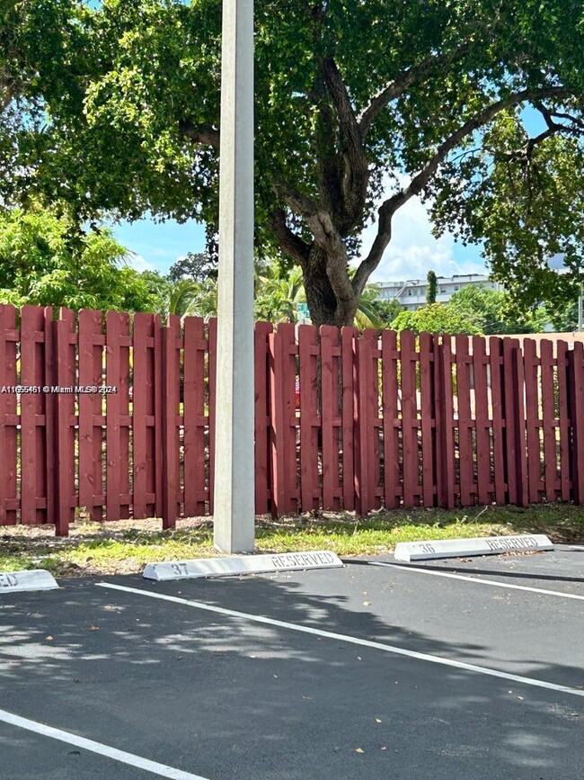 Building Photo - 1200 NE Miami Gardens Dr