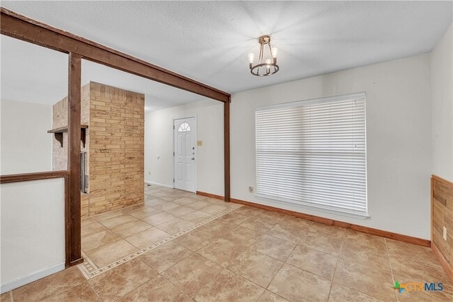 Building Photo - 613 Manning Dr