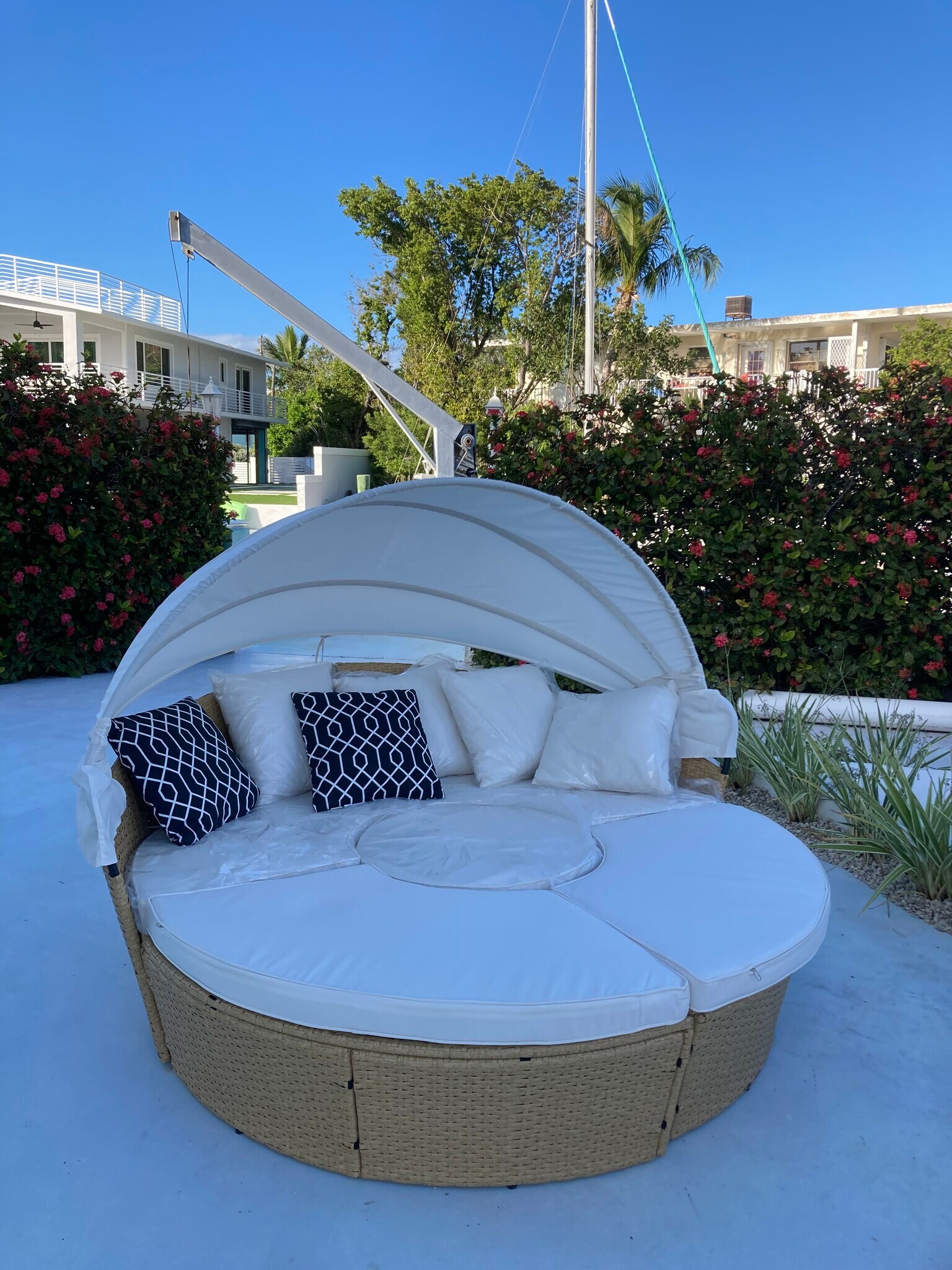 Pool, tiki, lounge, barbcue, kayaking, fishing, canal on site - 196 Lorelane Pl