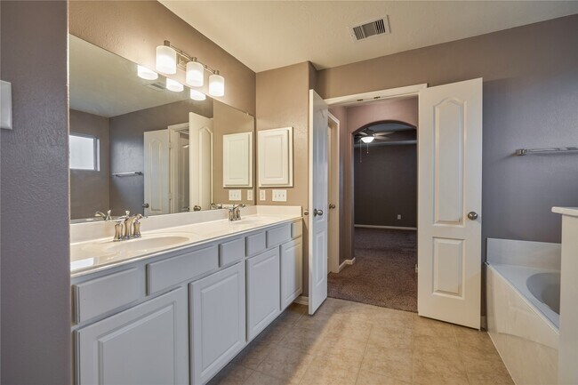 Building Photo - 17250 Lafayette Hollow Ln