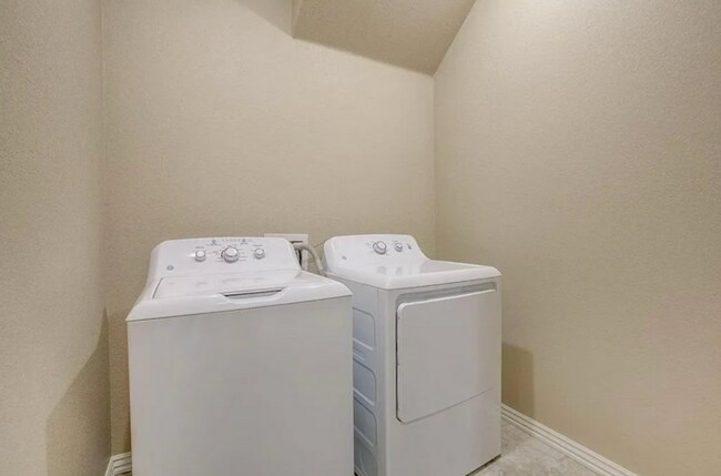 Building Photo - Wish & Leverett Townhomes