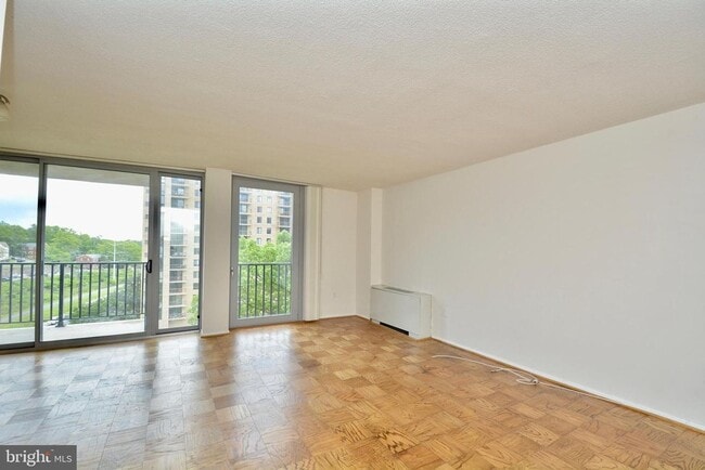 Building Photo - Bright 1BR 1B Condo | All Utilities Included | Arlington