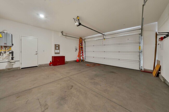 Building Photo - Folsom Ranch Gem – Newer 3BR Single-Story ...