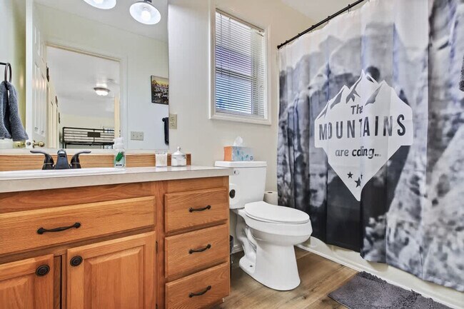 Building Photo - 1496 Pine Ridge Dr