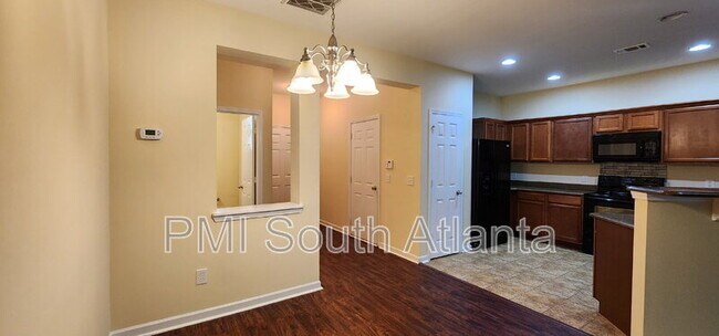 Building Photo - 3325 Fernview Dr
