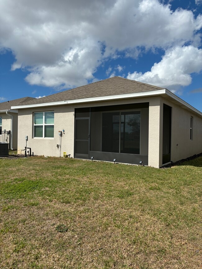 Building Photo - 5385 Sunshine Dr