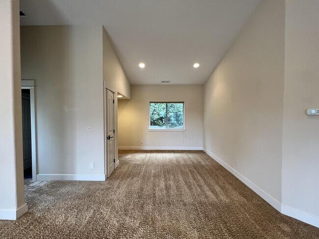 Building Photo - 2360 NW 19th St