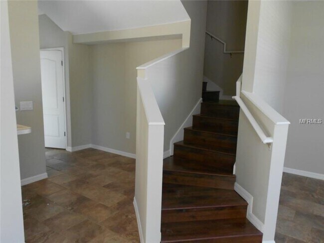 Building Photo - MOVE IN SPECIAL-3/2.5 Spacious Townhouse w/ 2 Car Garage in St. Cloud