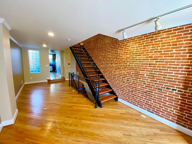 Building Photo - Charming 2 Bedroom/1.5 Bathroom Townhome with Patio in Upper Fells Point, MD!