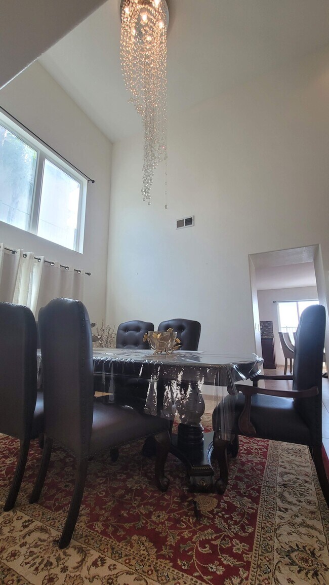 Building Photo - 2422 Pointe Pkwy