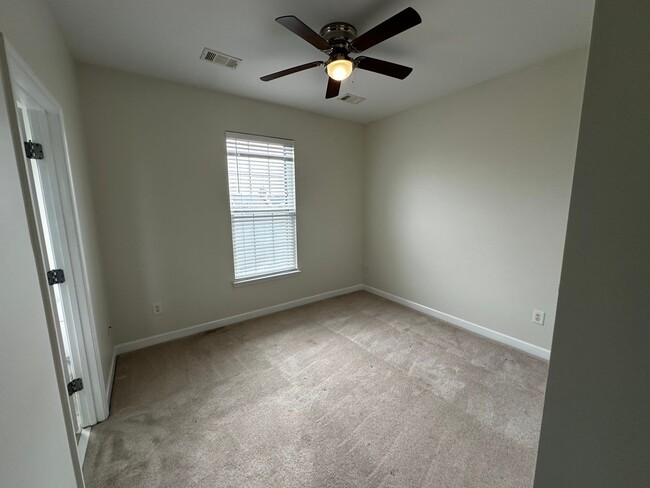 Building Photo - Market Common Townhome