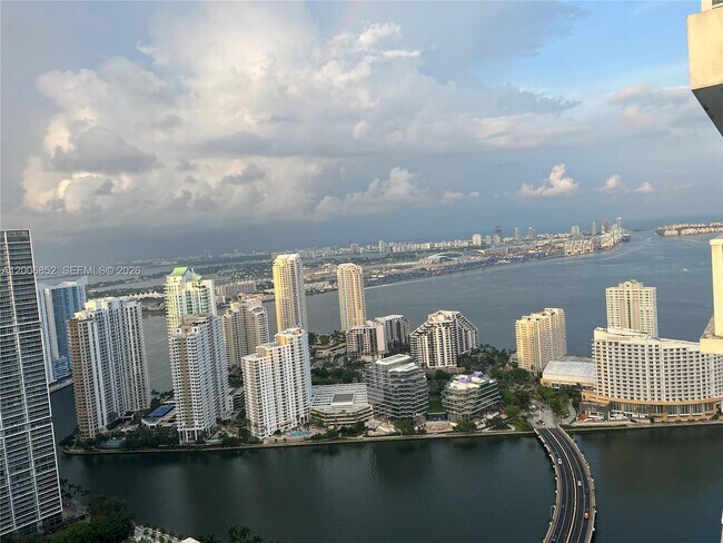 Building Photo - 950 Brickell Bay Dr