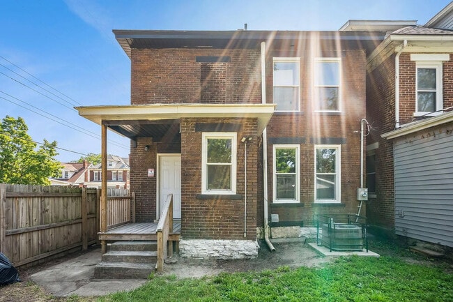 Building Photo - 921 Linwood Ave