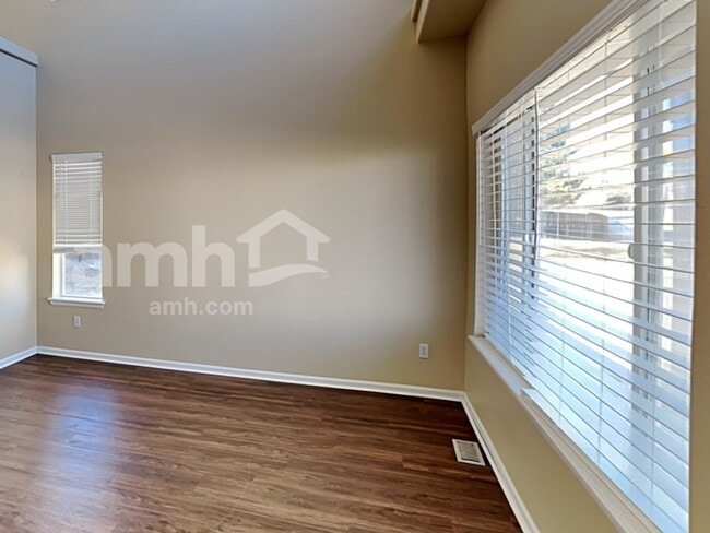 Building Photo - 4892 Waldenwood Dr