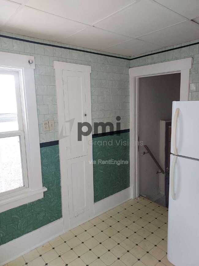 Building Photo - 2143 E Wood St