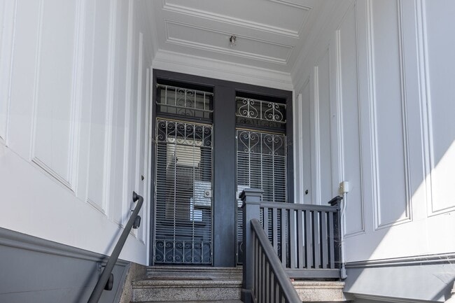 Building Photo - 558-560 Greenwich Street (1067r)