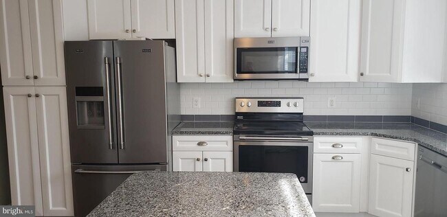 Building Photo - 1103 Morse St NE