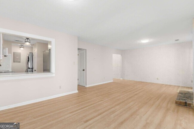 Building Photo - 510 E Ponce de Leon Ave