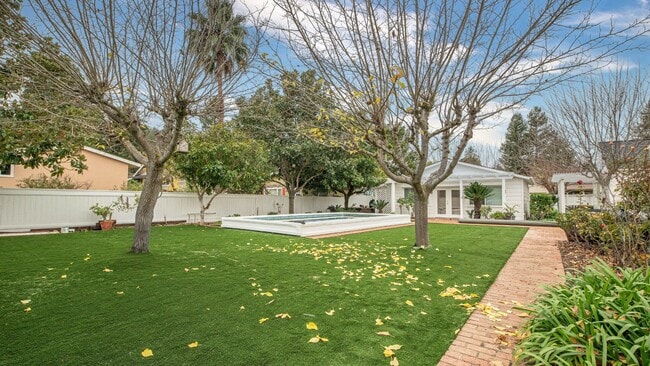 Building Photo - 1819 Cedar St